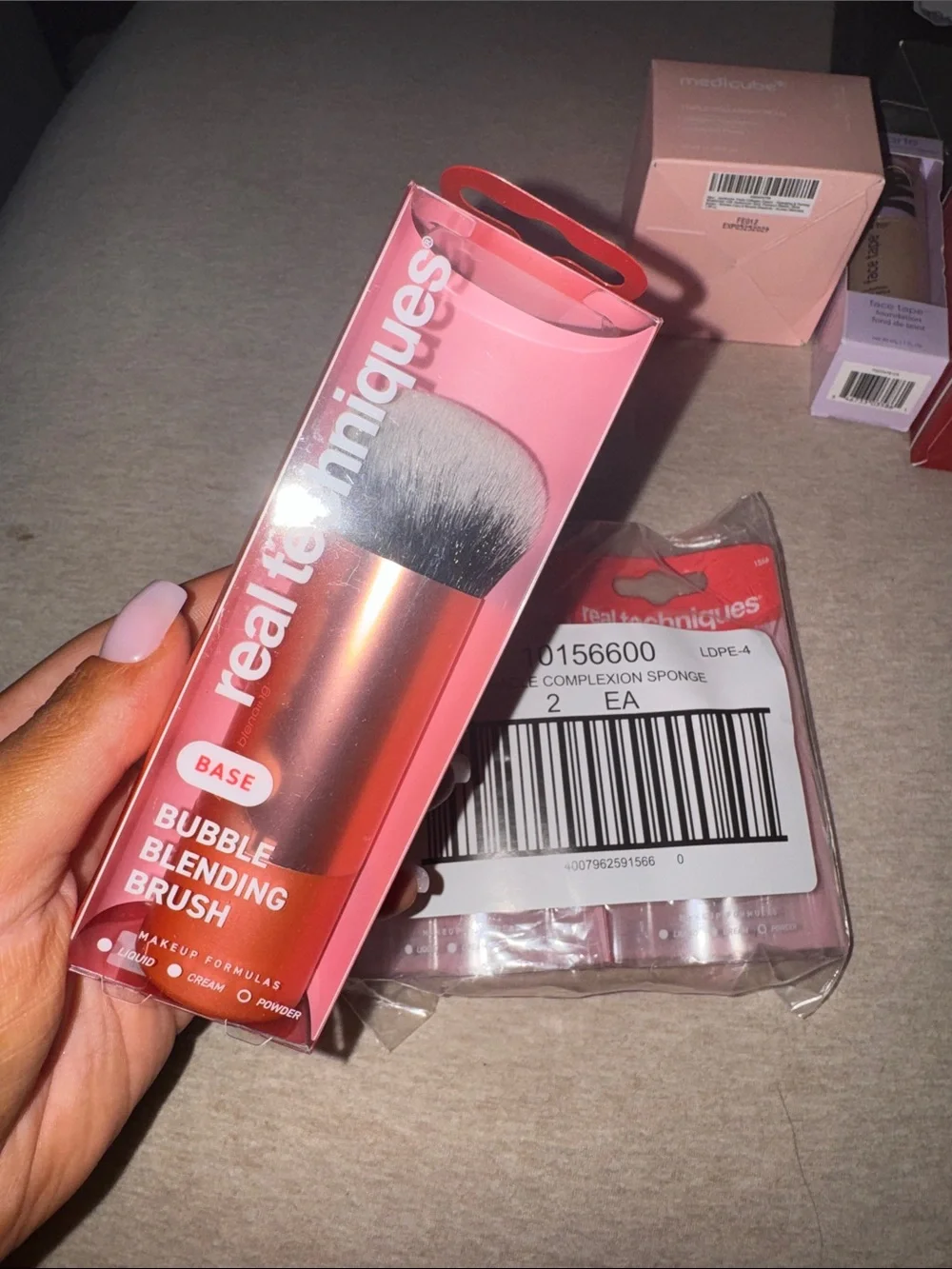 Real Techniques Bubble Blending Brush with  Miracle Complexion Sponges bundle